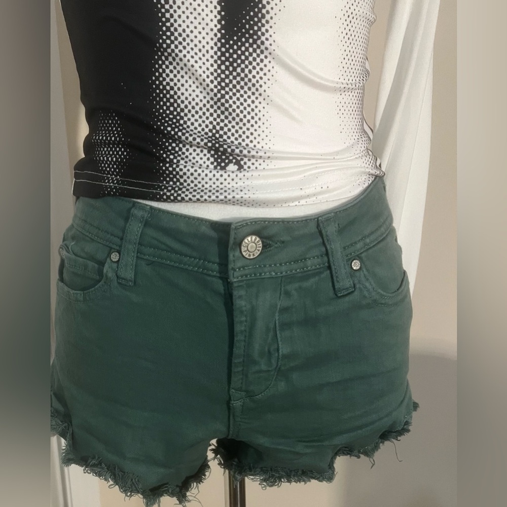 🌿 Celebrity Pink High Rise Frayed Hem Shorts - Forest Green - Size 3/26 🌿